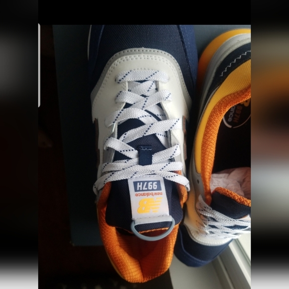 New Balance sneakers - Picture 3 of 4